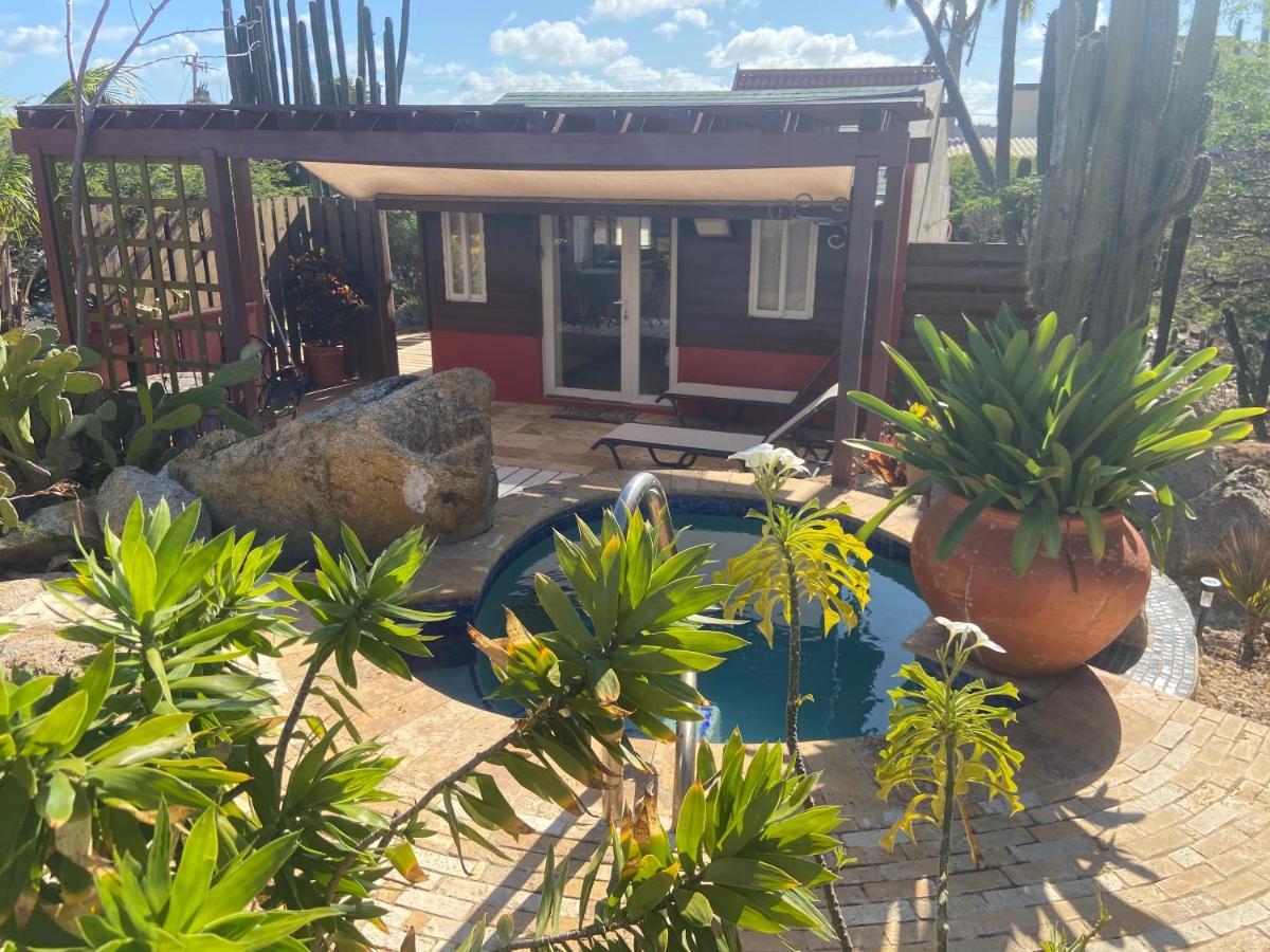 Cozy Studio With Private Spa Oranjestad Kültér fotó