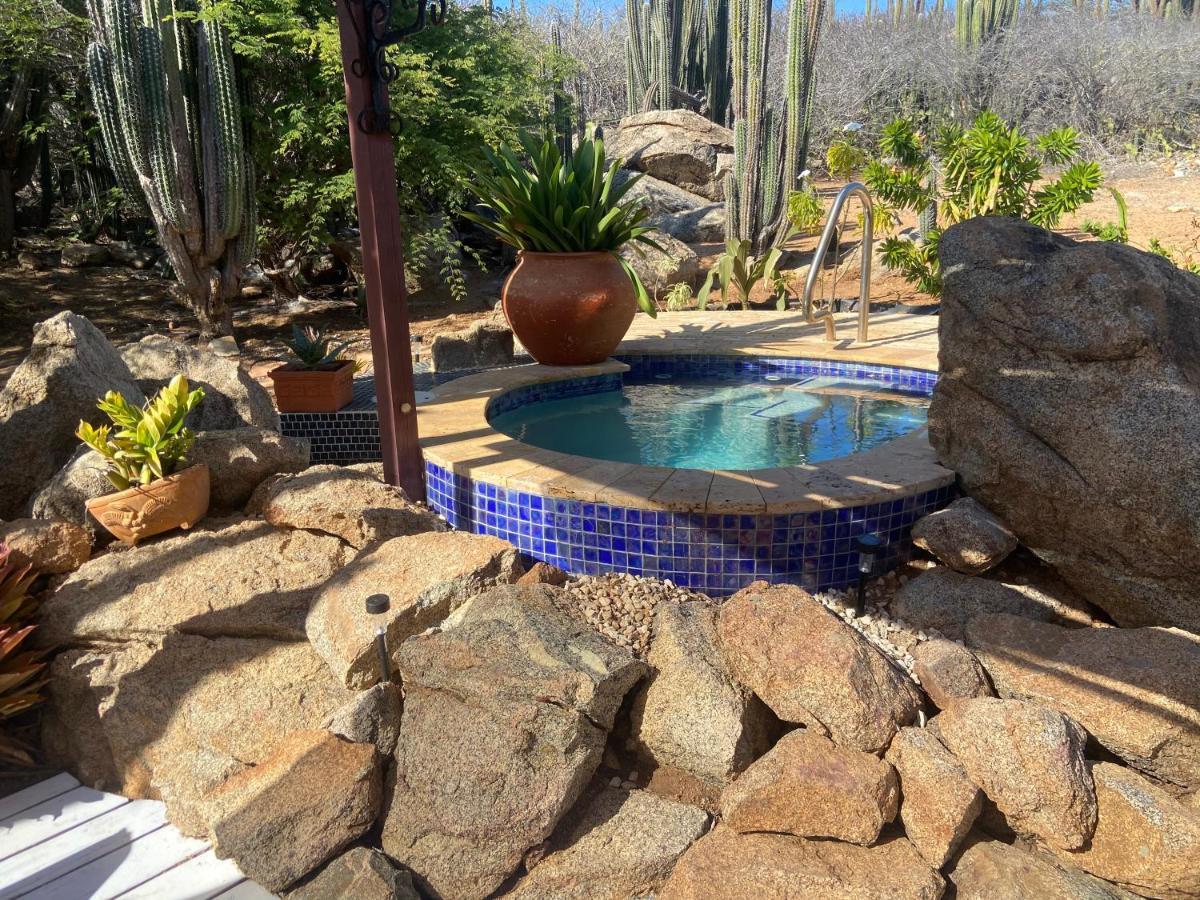Cozy Studio With Private Spa Oranjestad Kültér fotó