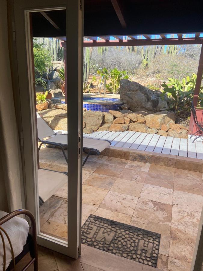 Cozy Studio With Private Spa Oranjestad Kültér fotó