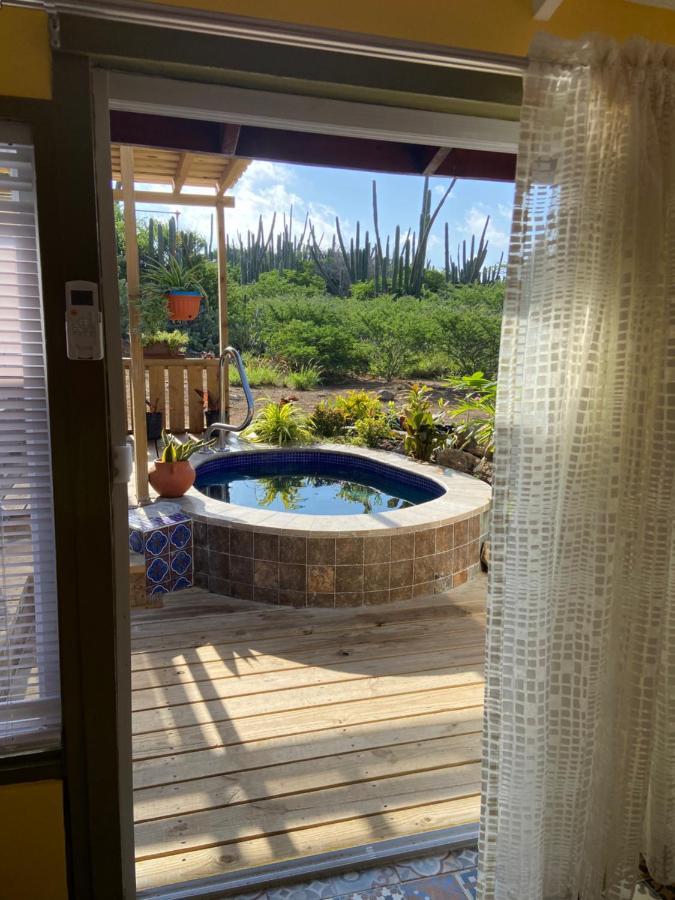 Cozy Studio With Private Spa Oranjestad Kültér fotó