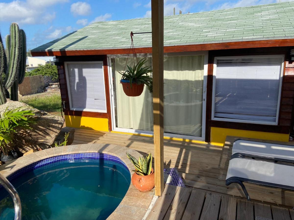 Cozy Studio With Private Spa Oranjestad Kültér fotó