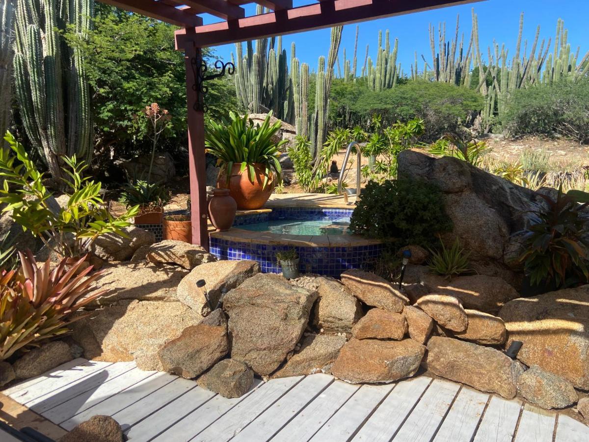 Cozy Studio With Private Spa Oranjestad Kültér fotó