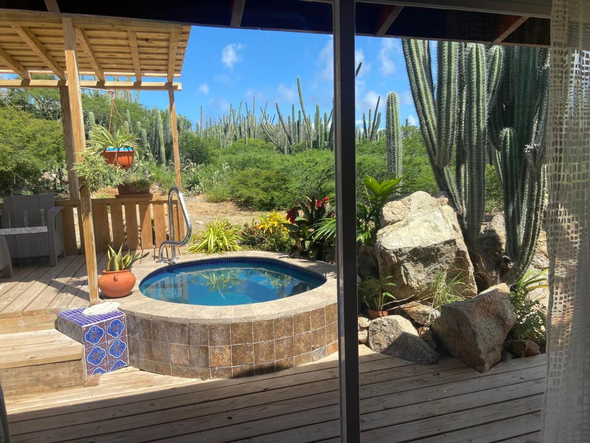 Cozy Studio With Private Spa Oranjestad Kültér fotó
